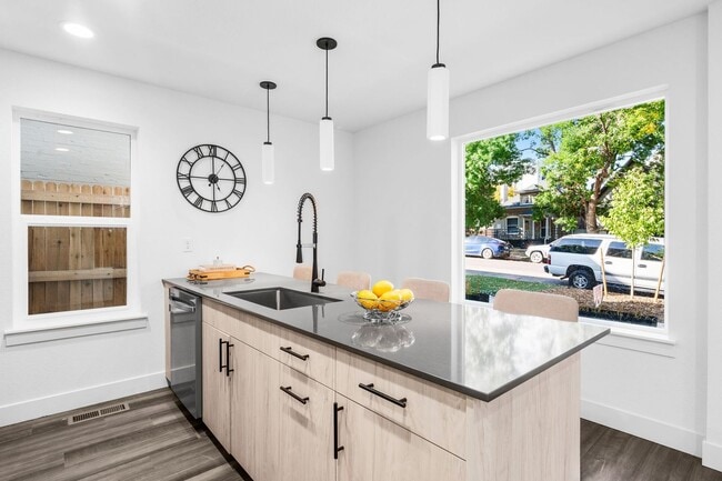 Building Photo - 1570-1574 Gilpin St