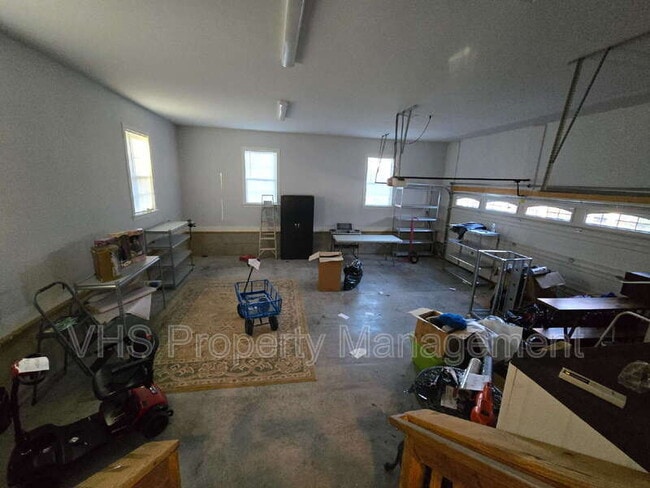 Building Photo - 2400 Lakeview Pkwy