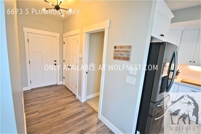 Building Photo - No Deposit Option! Ravishing 3 Bedroom Tay...