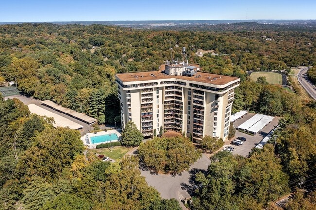 Building Photo - 6666 Brookmont Terrace