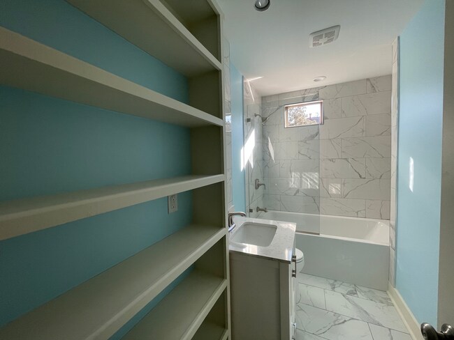 Building Photo - Gorgeous Old Metairie 2 Bed/1Bath Renovation, steps from Metairie Road! Parking spot included!