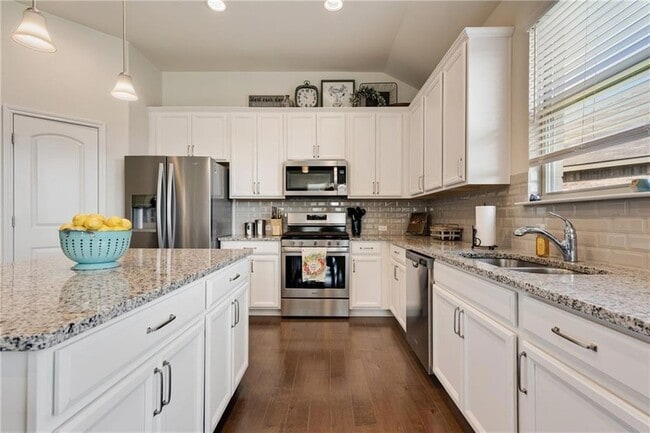 Building Photo - 1016 McCormick Cv