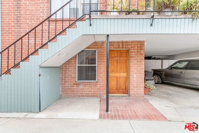 Building Photo - 2029 Cloverfield Blvd