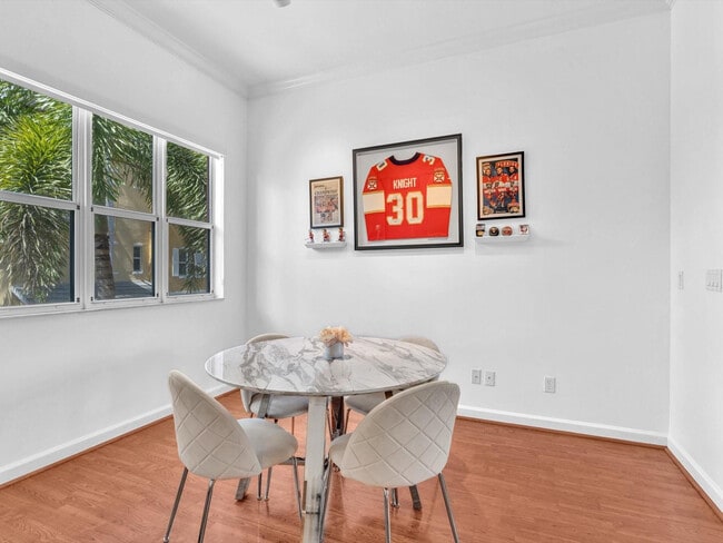 Building Photo - 2329 Vintage Dr