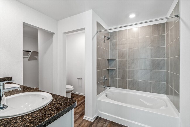 Building Photo - 5930 Hampton Vly Dr