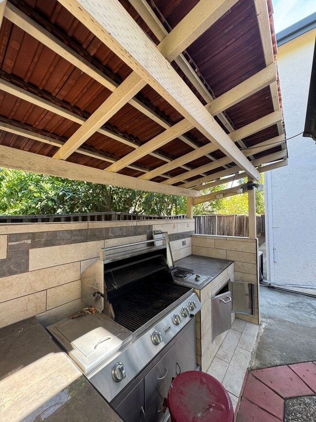 Building Photo - 1762 River Oaks Cir