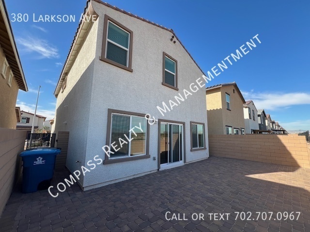 Building Photo - 380 E Larson Ln