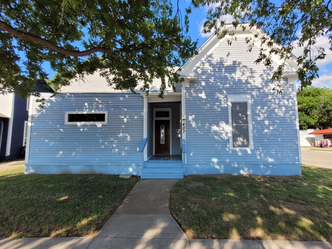 Primary Photo - 3/2 HOME CLOSE TO DOWNTOWN CLEBURNE