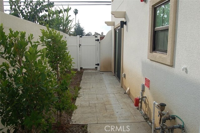 Building Photo - 425 W Duarte Rd