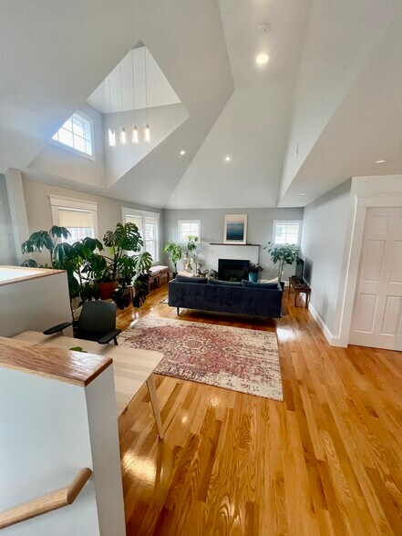 Living Room - 32 Brimmer St