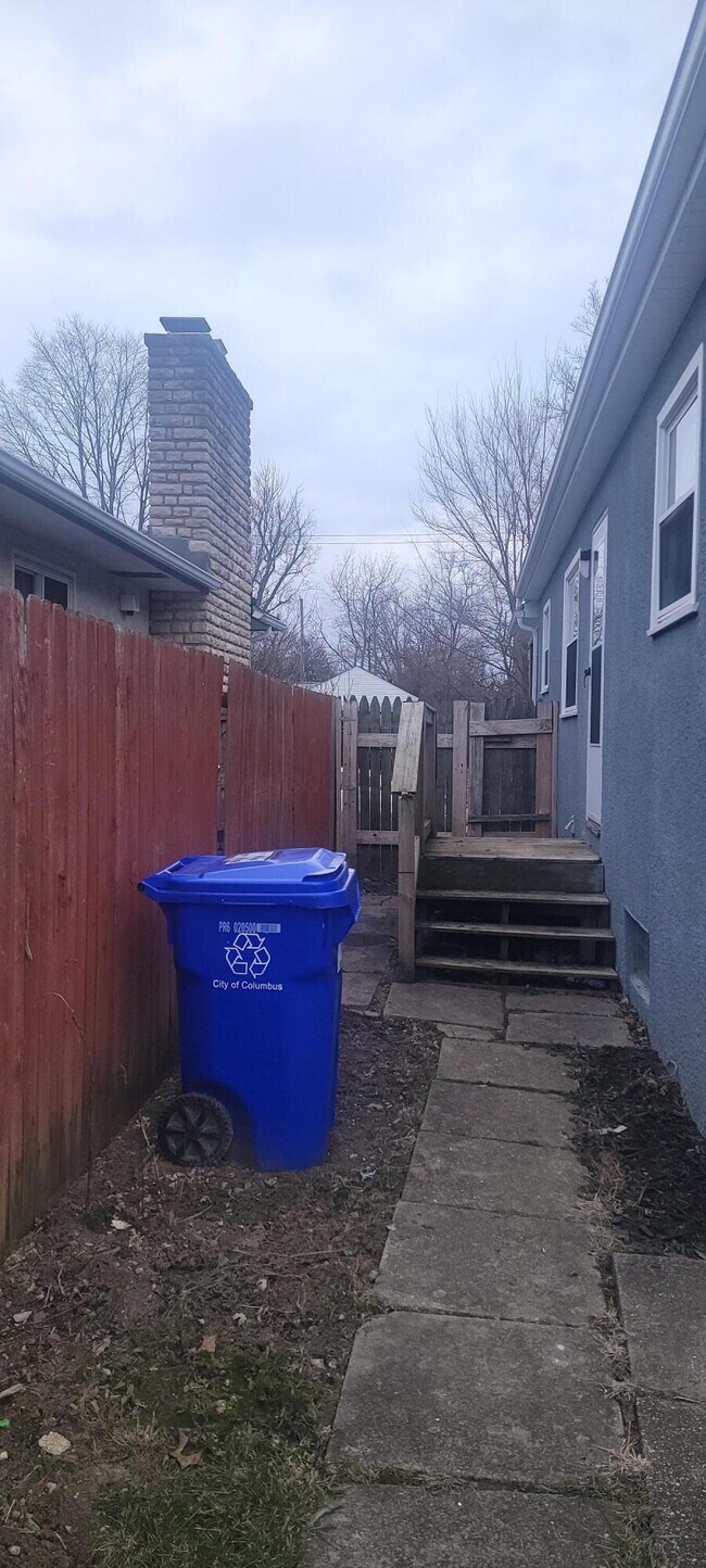 Building Photo - 1726 Eddystone Ave