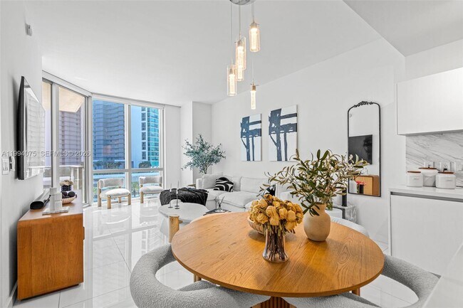 Building Photo - 851 NE 1st Ave