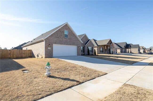 Building Photo - 5653 Poppy Ave