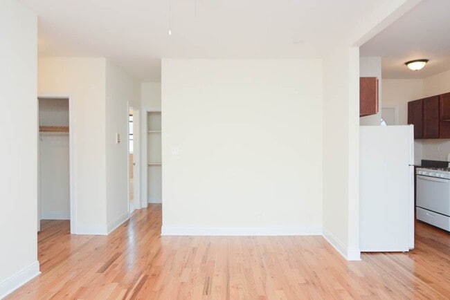 Building Photo - 631 W Cornelia