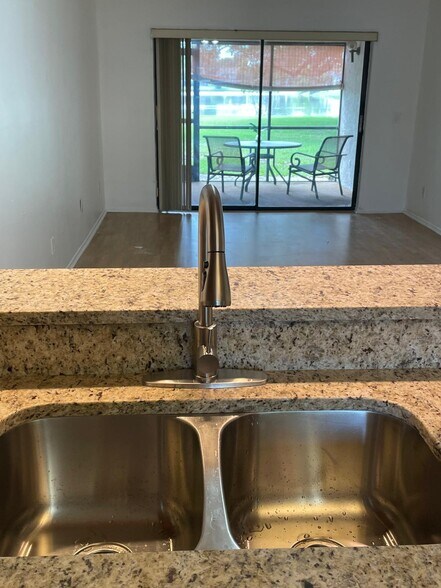 Building Photo - 70 Woodlake Plz