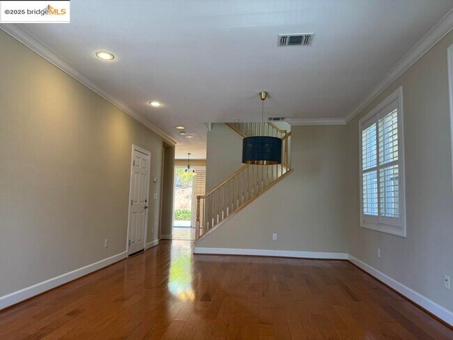 Building Photo - 203 Seaview Dr