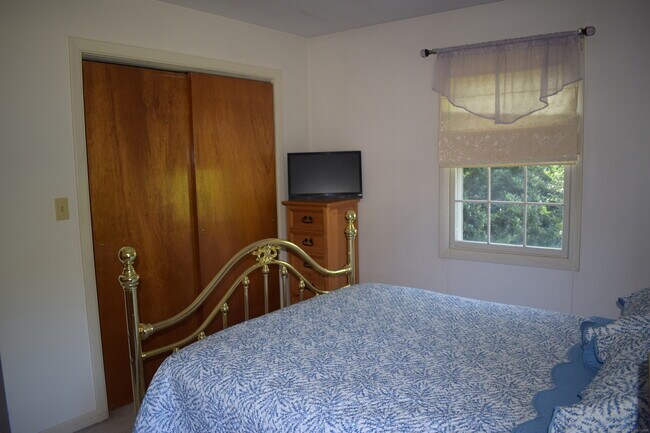 Building Photo - 40 Hawks Nest Rd