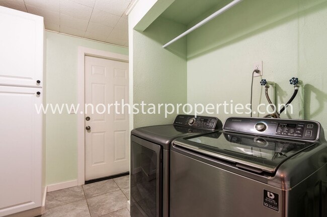 Building Photo - Garden Home Charmer