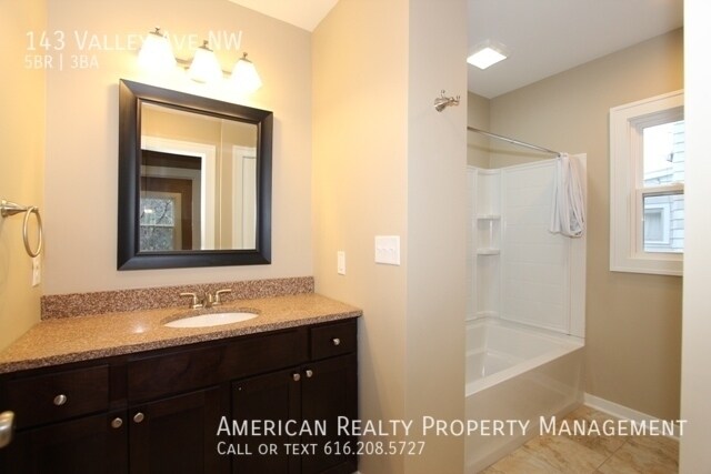 Building Photo - 143 Valley Ave NW