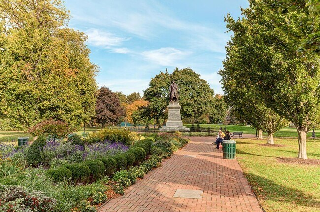 Building Photo - 598 Lathrop St