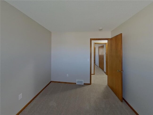 Building Photo - 931 Market St S