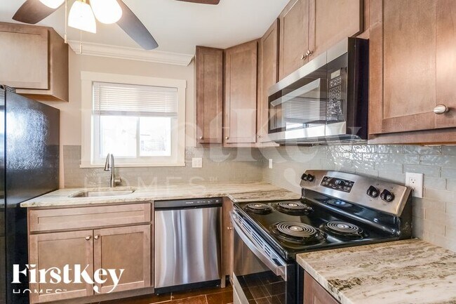 Building Photo - 11024 Acton Dr