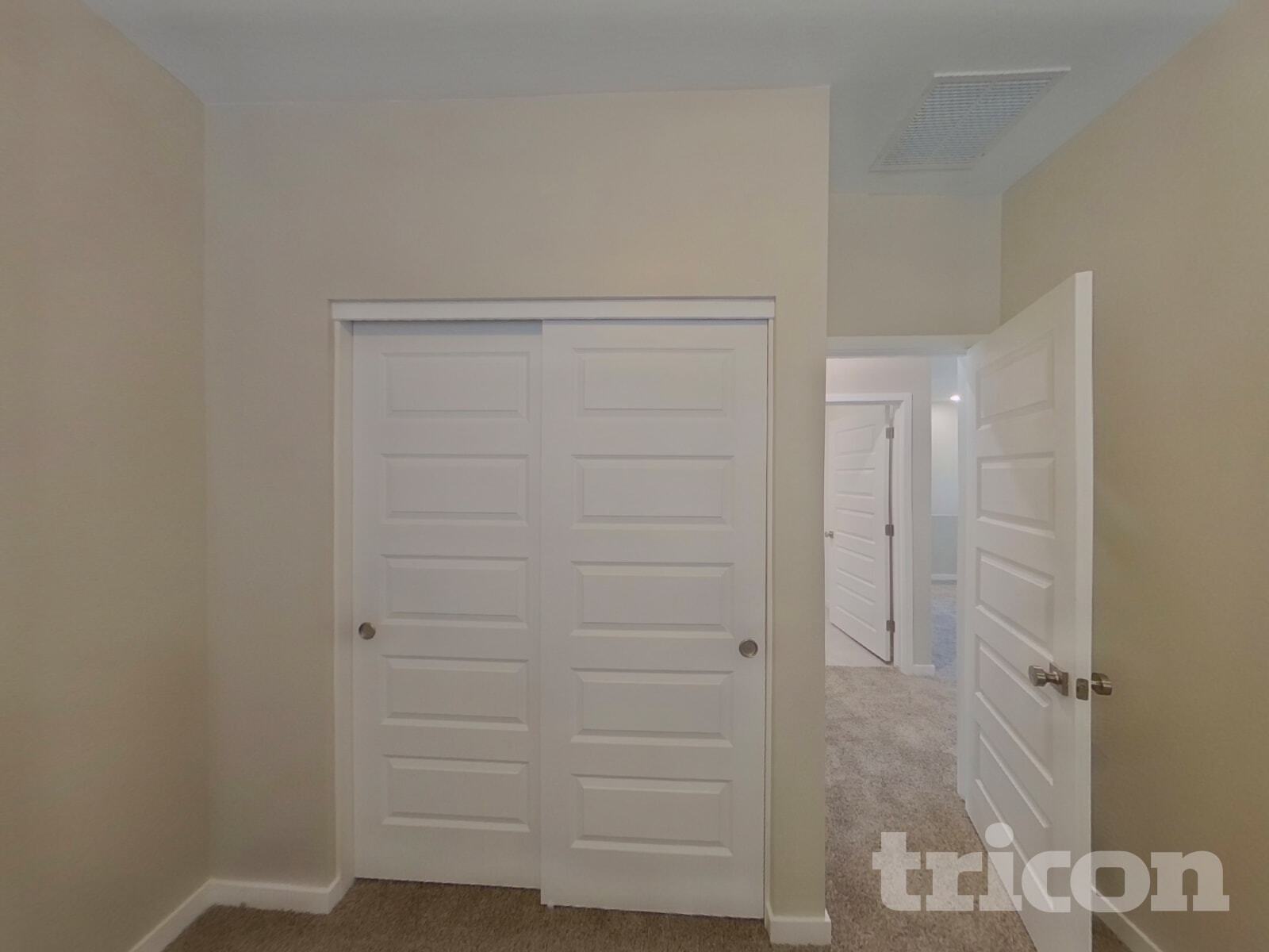 Building Photo - 1330 N Parkcrest