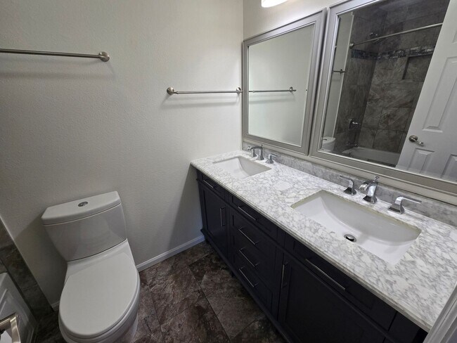Building Photo - Beautifully Renovated, Top Floor, 2 Bedroom 2 Bath East Boulder Condo for Rent!