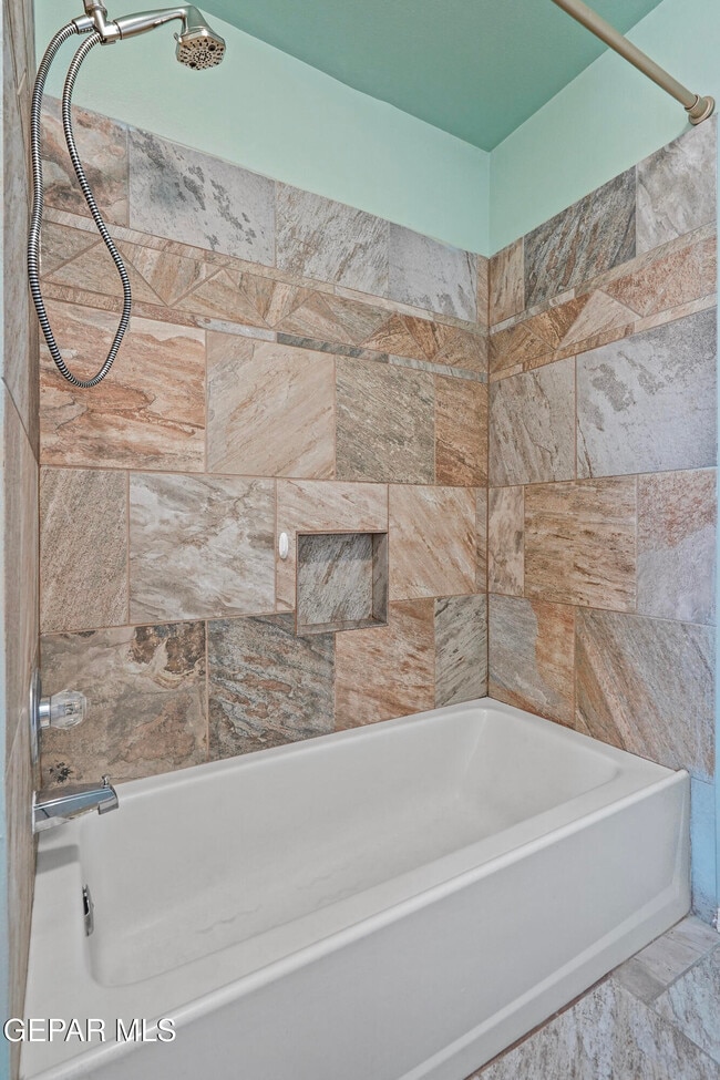 Building Photo - 2404 Escape Point St