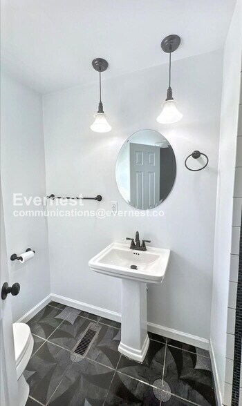 Building Photo - 11305 E 50th Terrace