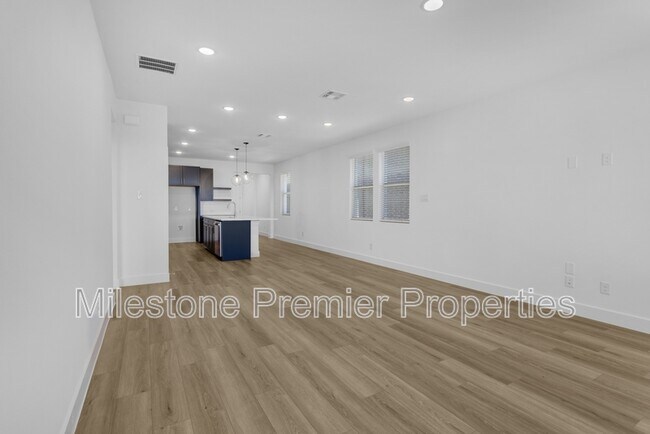 Building Photo - 820 Sunflower Trl