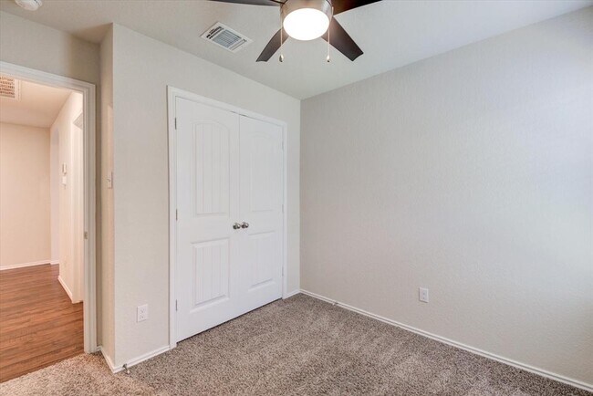 Building Photo - 403 Kyra Ln