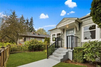 Building Photo - Greenwood Home