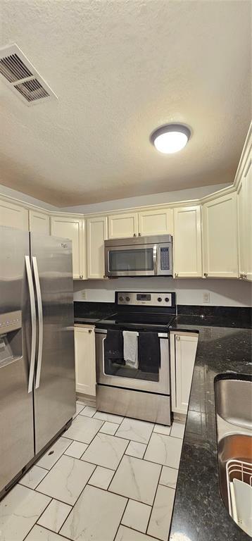 Building Photo - 8821 Coral Palms Ct