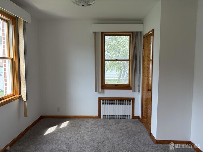 Building Photo - 123 Heald St