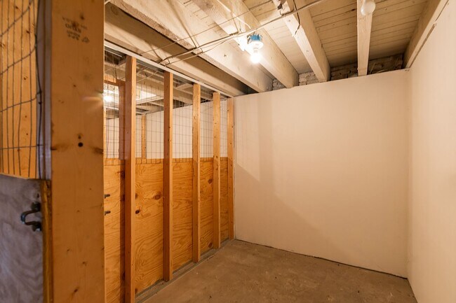 Building Photo - 2739 W Girard Ave