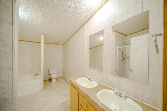 Building Photo - 2174 Clover Hill Rd