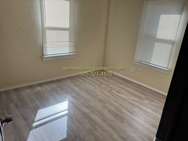 Building Photo - 320 N Loma Linda Ave
