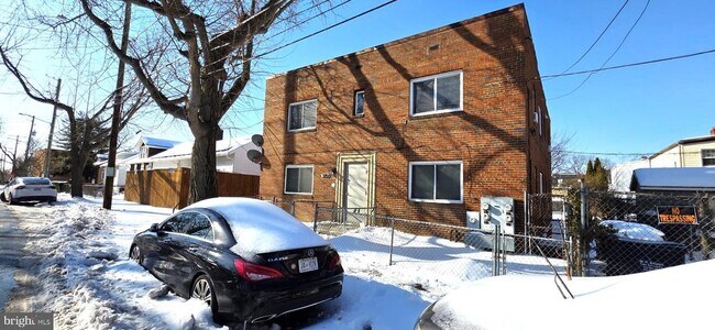 Building Photo - 3207 11th Pl SE