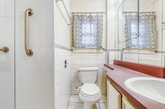 Building Photo - 1275 Detroit St