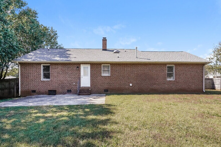 Building Photo - 1811 Peartree Ct