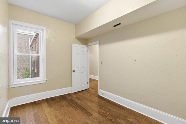 Building Photo - 632 W Cumberland St
