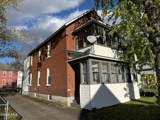 Primary Photo - 7 Micklas St