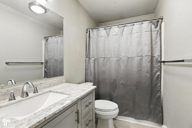 Building Photo - 2 bed 1 bath home