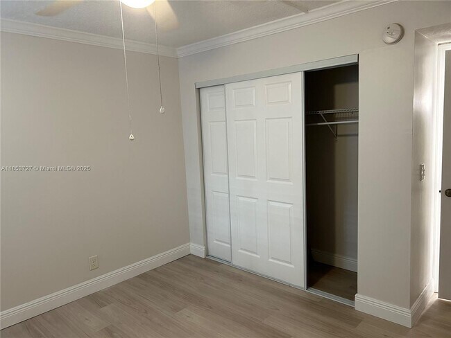 Building Photo - 9410 Live Oak Pl