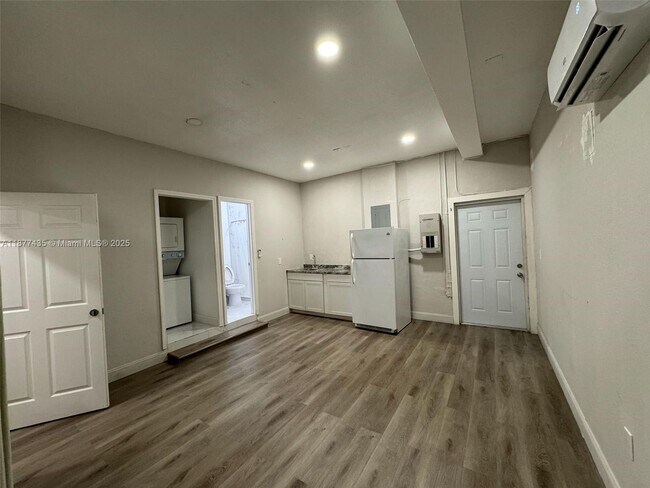 Building Photo - 1500 SW 152nd Pl