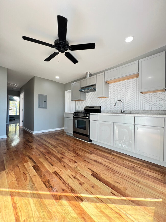 Building Photo - 3343 W 59th Pl