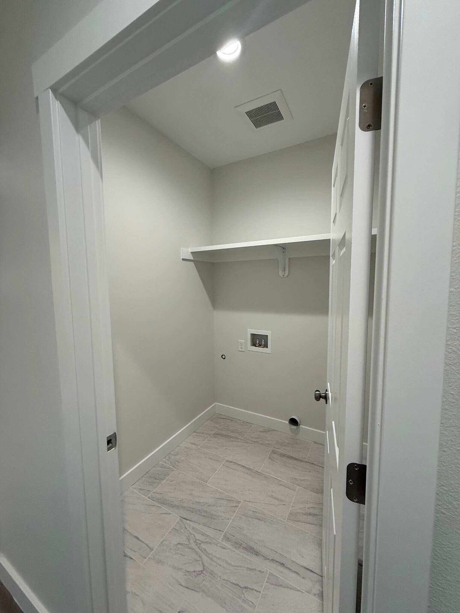 Building Photo - 8673 Charles Rd NE