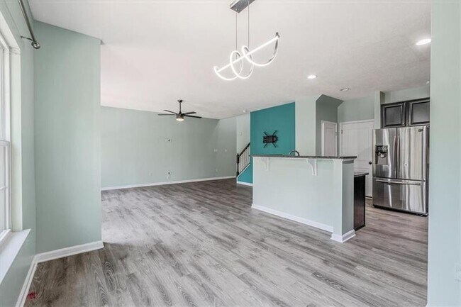 Building Photo - 8059 Hinsdale Ln