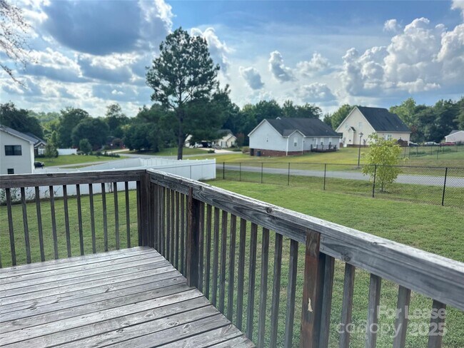 Building Photo - 5316 Oaktree Dr